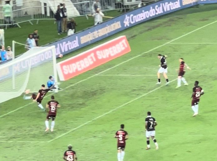 Em noite de herói Léo Pereira salva o Flamengo duas vezes no clássico