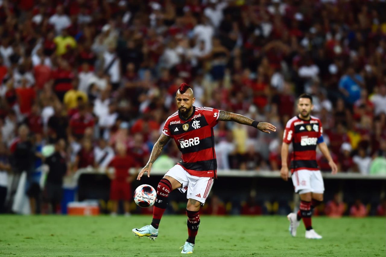 Em clássico agitado, Flamengo é derrotado pelo Vasco