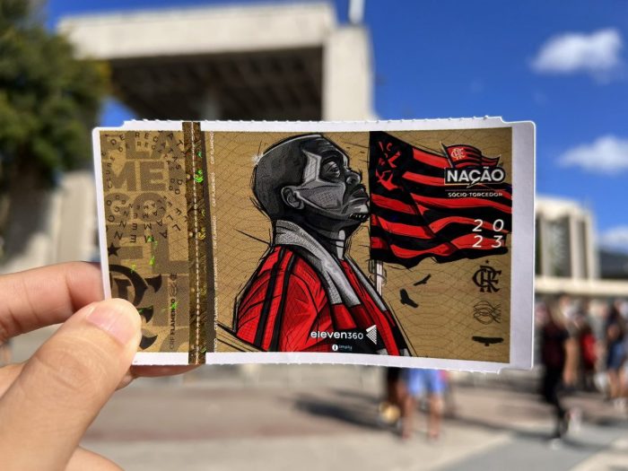 Seu Denir foi homenageado no Maracanã por seu longo trabalho de massagista no Flamengo. Foto: Divulgação/Flamengo