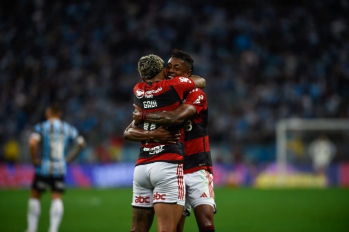 Trabalho fluindo! Flamengo termina mês de julho invicto