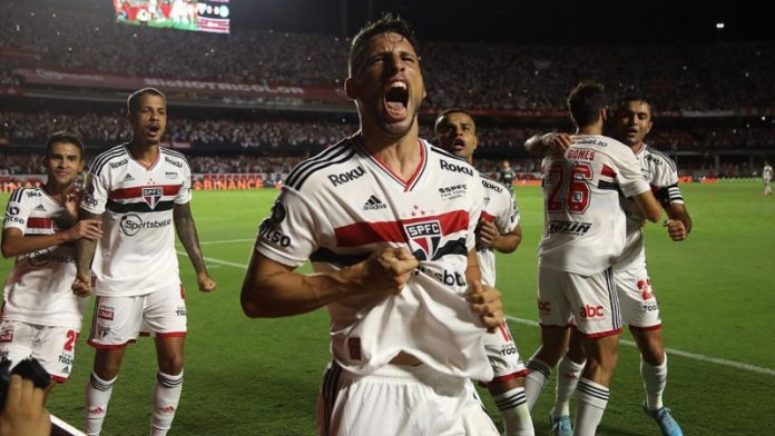 'Quando o mando foi em casa, até arrepiou', diz Calleri sobre final da Copa do Brasil