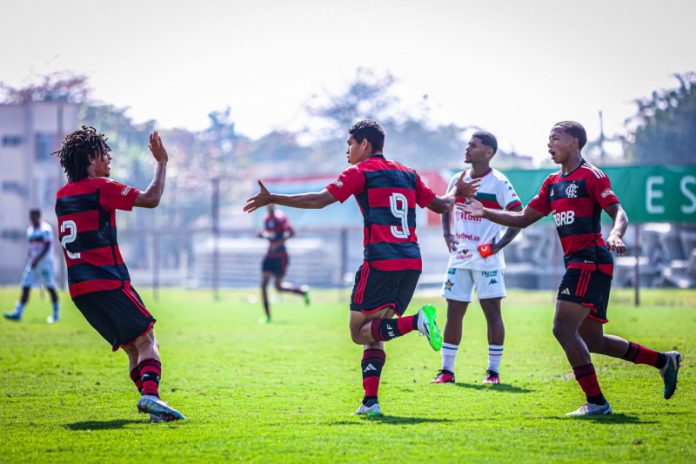 Show dos Meninos! Flamengo goleia Portuguesa na estreia da Taça Guanabara sub-17