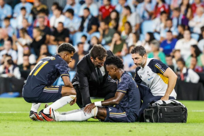 Aí não! Vinicius Junior sente lesão e deixa jogo do Real Madrid com apenas 17 minutos