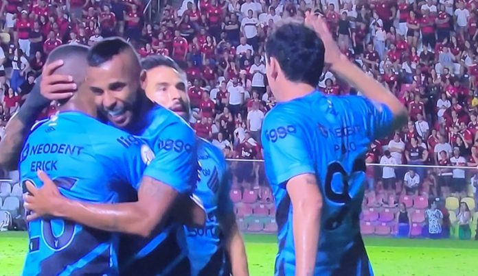 Fora Sampaoli e diretoria! Flamengo joga nada e perde para o Athletico-PR