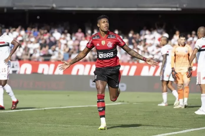 Outro patamar! Bruno Henrique tem bons números em duelos recentes contra o São Paulo