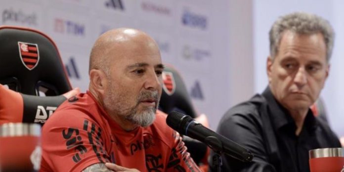 Jornalista questiona insistência de Rodolfo Landim em Jorge Sampaoli