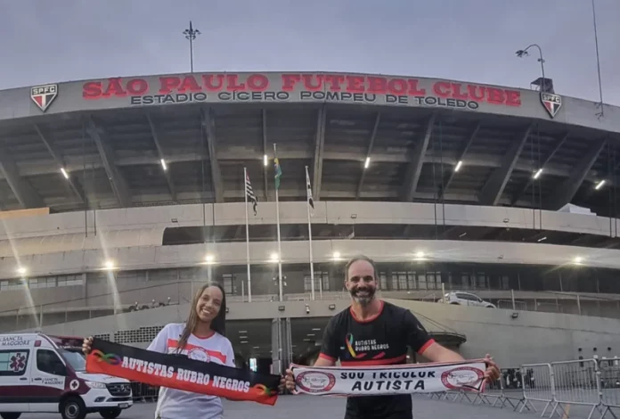 Bela atitude! Líderes de torcidas de autistas de Flamengo e São Paulo se encontram