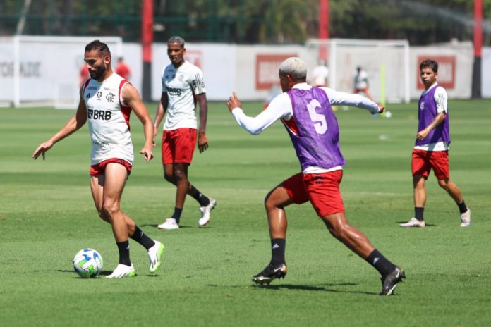 Como é que é? Reunião entre os jogadores na sexta-feira foi 'forçada' pela diretoria