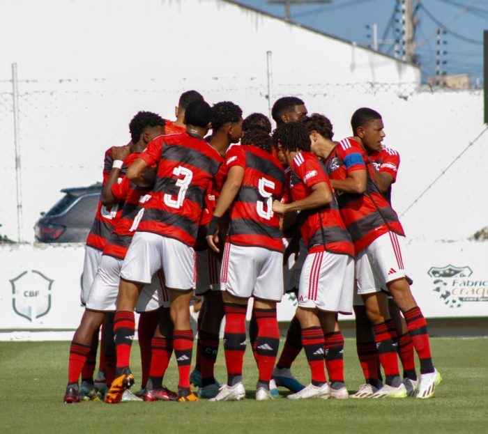 Clube de Regatas do Flamengo - Nosso Time é a Gente em Campo! O Mengão está  escalado para enfrentar o Vasco no primeiro jogo da semi do @cariocao! Pra  cima! #VASxFLA #VamosFlamengo