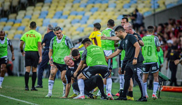 'Flamengo leva banho do Atlético-MG', diz jornalista