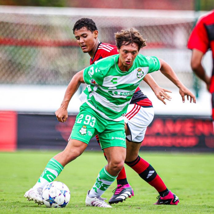 Sub-15 do Flamengo perde para o Santos Laguna e se complica na Adidas Cup