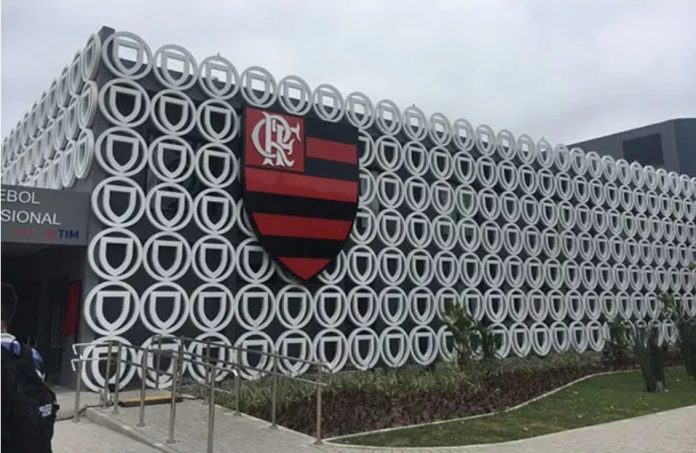 Com Wesley em baixa, Flamengo acerta contrato com lateral-direito até 2028