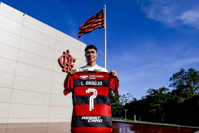 Novo número! Luiz Araújo herda camisa 7 de Everton Ribeiro no Flamengo