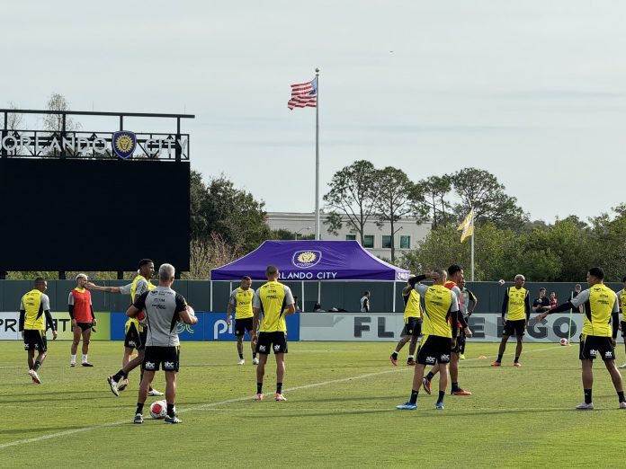 Tite fala sobre presença da torcida em treino aberto: 'Torcedor é o nosso maior objetivo de trabalho'