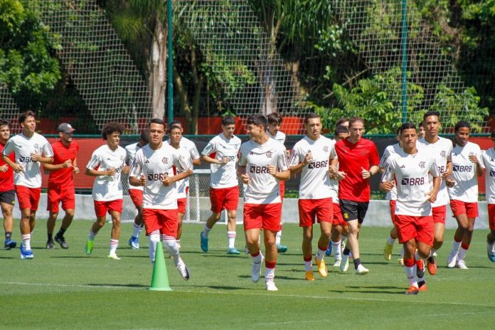 Filipe Luís fala sobre início da trajetória como treinador: 'Temos evoluído muito'