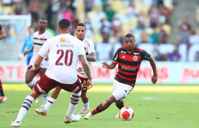 Renato Augusto lamenta derrota para o Flamengo: 'Resultado foi injusto'