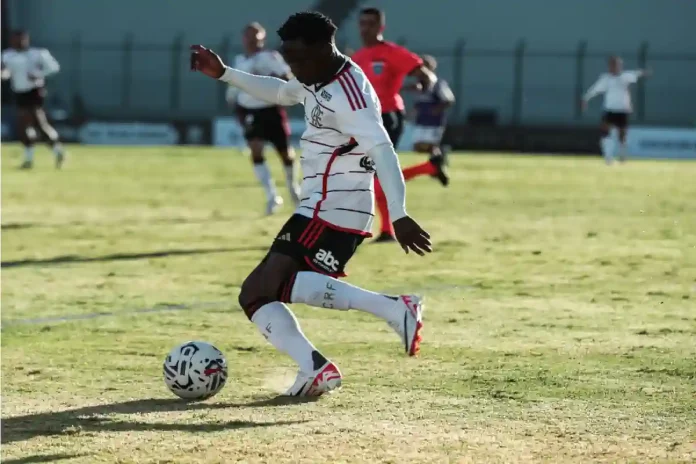 Com Shola, Flamengo está escalado para enfrentar o Aucas pela Libertadores sub-20