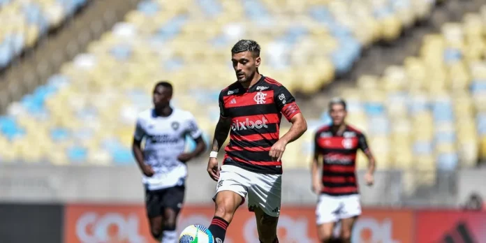 Má fase? Arrascaeta chega ao oitavo jogo consecutivo sem participações em gols pelo Flamengo