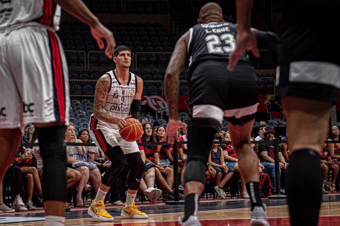 FlaBasquete sobra e amassa o Corinthians pelo NBB